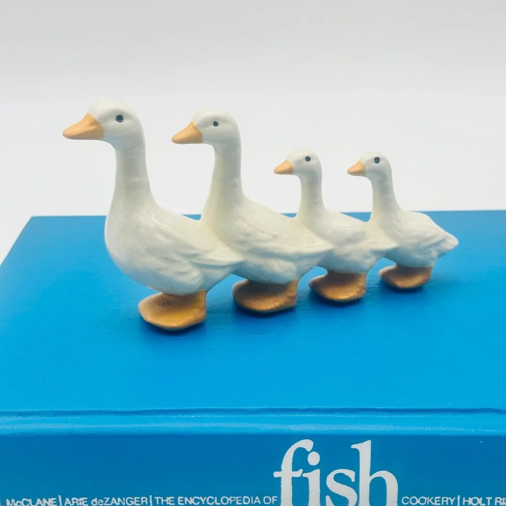 Vintage Ceramic Goose Family Figurine Row of 4 White Ducks Farmhouse Decor - Picture 1 of 7